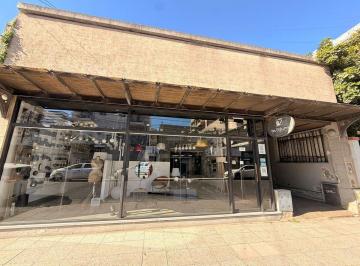 Local comercial · 399m² · 2 Cocheras · Venta Gran Local Comercial y Casa en Quilmes Cent