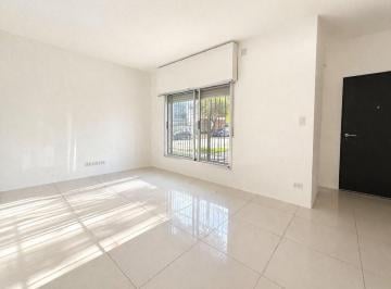 Casa · 70m² · 3 Ambientes · 1 Cochera · Casa en Venta 3 Amb con Cochera Pb Olivos