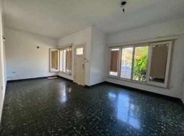 Casa en Alquiler de 4 ambientes San Fernando · Casa Alquiler 4 Ambientes San Fernando con Jardin