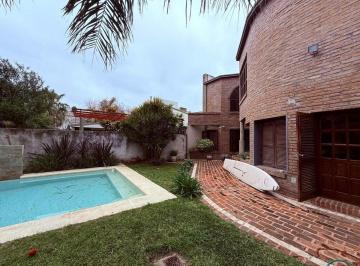 Casa · 258m² · 5 Ambientes · 1 Cochera · Hermosa Casa a La Venta - S. Tome - 3 Dorm y Piscina