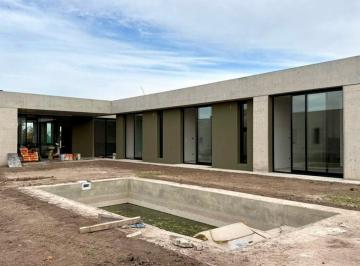 Casa · 174m² · 5 Ambientes · 2 Cocheras · Casa 3 Dorm. en Venta Vida 1 Funes