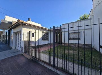 Casa · 113m² · 5 Ambientes · 1 Cochera · Casa 5 Ambientes en Venta en Lanus Cochera