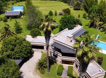 Casa · 450m² · 5 Ambientes · 2 Cocheras · Casa en Venta. 4 Dorm. Campos de Roca I