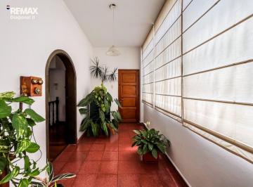 Casa · 140m² · 8 Ambientes · 1 Cochera · Casas en Venta en La Plata