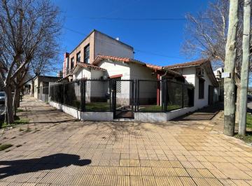 Casa · 135m² · 4 Ambientes · 1 Cochera · Casa en Venta Quilmes