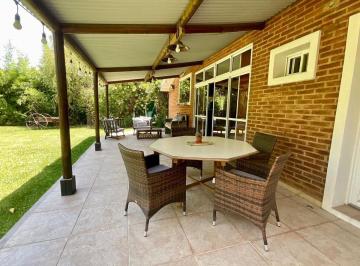 Casa · 220m² · 5 Ambientes · 2 Cocheras · Casa en Venta Village del Parque