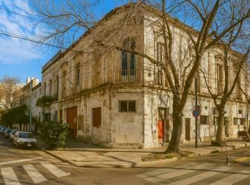 Casa · 419m² · 13 Ambientes · 1 Cochera · Venta Esquina La Boca Caba a Reciclar