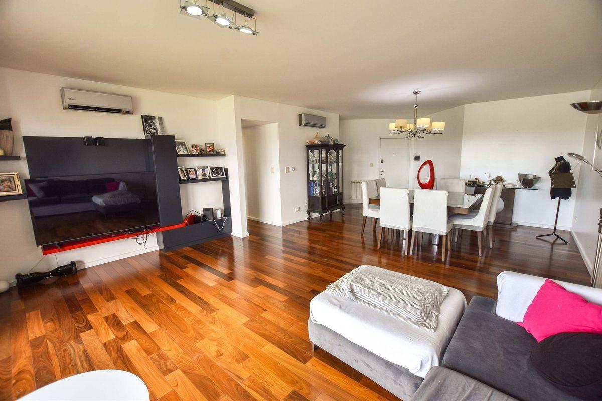 Avenida Carballo 100