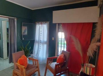 Casa · 220m² · 5 Ambientes · 3 Cocheras · Casa 4 Dorm. en Venta Patio Quincho Cochera
