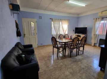 Casa · 116m² · 5 Ambientes · Venta Casa Pasillo 4 Dorm. Patio V. G. Galvez