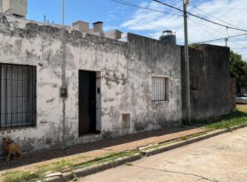 Casa · 114m² · 4 Ambientes · 1 Cochera · Oportunidad 2 Casas a Refaccionar en Venta