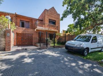 Casa · 140m² · 5 Ambientes · 3 Cocheras · Venta Casa en Lomas de Zamora