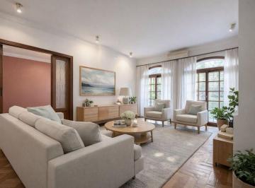 Casa · 355m² · 6 Ambientes · 2 Cocheras · La Lucila Casa Muy Luminosa con Jardín y Pileta