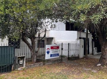 Casa · 70m² · 3 Ambientes · 1 Cochera · Venta Casa a Refaccionar_ Los Hornos