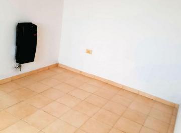 Casa de 3 ambientes, La Plata · Casa en Venta en Lisandro Olmos