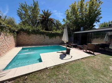 Casa · 212m² · 5 Ambientes · 1 Cochera · Triplex 5 Amb. C/pileta en Venta - Tigre Residencial
