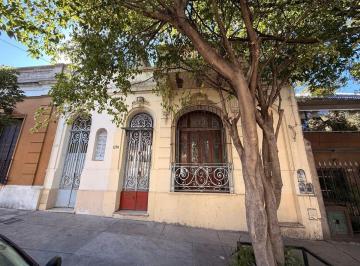 PH · 130m² · 4 Ambientes · PH 4 Amb en Venta, Parque Chacabuco. Sin Expensas.