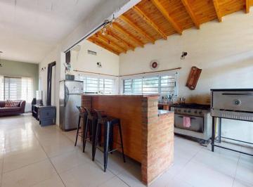 Casa · 90m² · 4 Ambientes · 1 Cochera · Venta Casa 4 Ambientes con Pileta Moreno