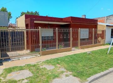 Casa · 60m² · 3 Ambientes · 1 Cochera · Venta Casa 4 Ambientes en Moron