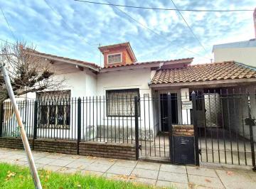 Casa · 108m² · 3 Ambientes · 1 Cochera · Venta Casa 3 Amb Morón Cochera Jardín