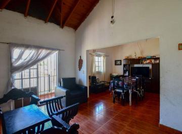 Casa · 170m² · 6 Ambientes · 1 Cochera · Casa en Venta Hernandez 4 Dorm. Mas Local