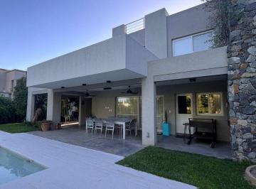 Casa · 291m² · 6 Ambientes · 2 Cocheras · Venta Casa 5 Amb Club de Campo El Nacional