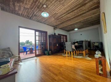 Casa · 190m² · 5 Ambientes · 1 Cochera · Venta Casa 5 Amb + Terraza + Cochera Adrogue/burzaco