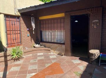 Casa · 80m² · 3 Ambientes · 1 Cochera · PH de 3 Amb con Patio y Garaje en Valentín Alsina