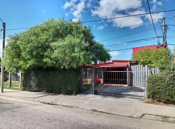 Casa · 194m² · 7 Ambientes · 1 Cochera · Venta de Casa en Maldonado Nuevo, 4 Dorm..