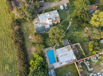 Casa · 310m² · 5 Ambientes · 2 Cocheras · Casa Quinta - Venta - a 300 m de Ramal Pilar