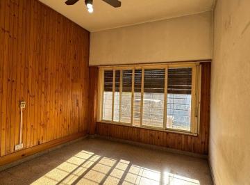 Casa · 141m² · 3 Ambientes · 3 Cocheras · Venta Casa 3 Amb en Ituzaingo con Cochera y Jardin