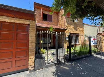 Casa · 168m² · 5 Ambientes · 2 Cocheras · Venta Casa 5 Ambientes Parque y Quincho Podestá