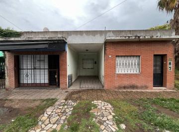 Casa · 121m² · 5 Ambientes · 1 Cochera · Casa 4 Ambientes + Local Comercial en Libertad