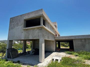 Casa · 221m² · 8 Ambientes · 2 Cocheras · La Arbolada Hollywood Casa a Terminar en Venta