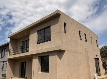 Casa · 200m² · 4 Ambientes · 1 Cochera · Casa a Estrenar 4 Dorm. en Arguello