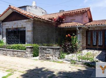 Casa · 170m² · 4 Ambientes · 2 Cocheras · Casa en Venta - 2 Dorm. 1 Baño - Ciudadela
