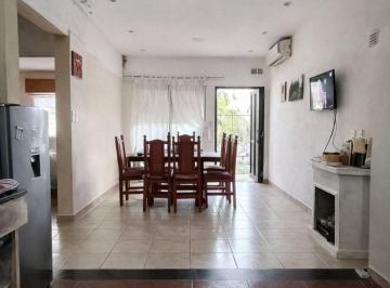 Casa · 100m² · 4 Ambientes · 1 Cochera · Venta Casa 4 Ambientes en Laferrere - Financia