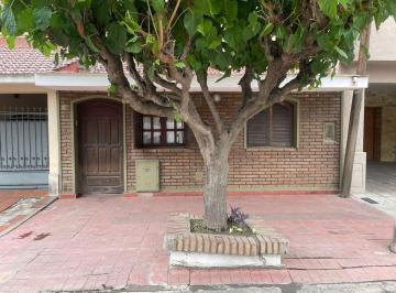 Casa · 110m² · 3 Ambientes · Casa en Venta - Chacabuco Al 700 - Barrio Parque