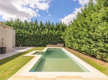 Casa · 107m² · 4 Ambientes · 3 Cocheras · Casa en Venta Country El Rocio Piscina y Jardin