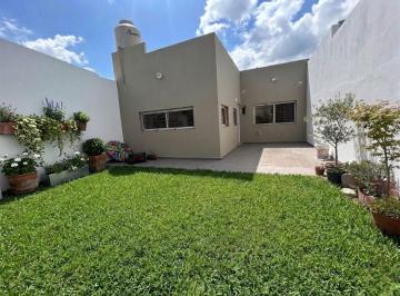 PH · 132m² · 3 Ambientes · 1 Cochera · PH 2 Dorm. en Venta La Plata Cochera Parque