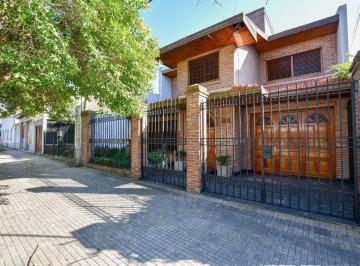Casa · 240m² · 6 Ambientes · 3 Cocheras · Casa en Venta La Plata 4 Dorm.