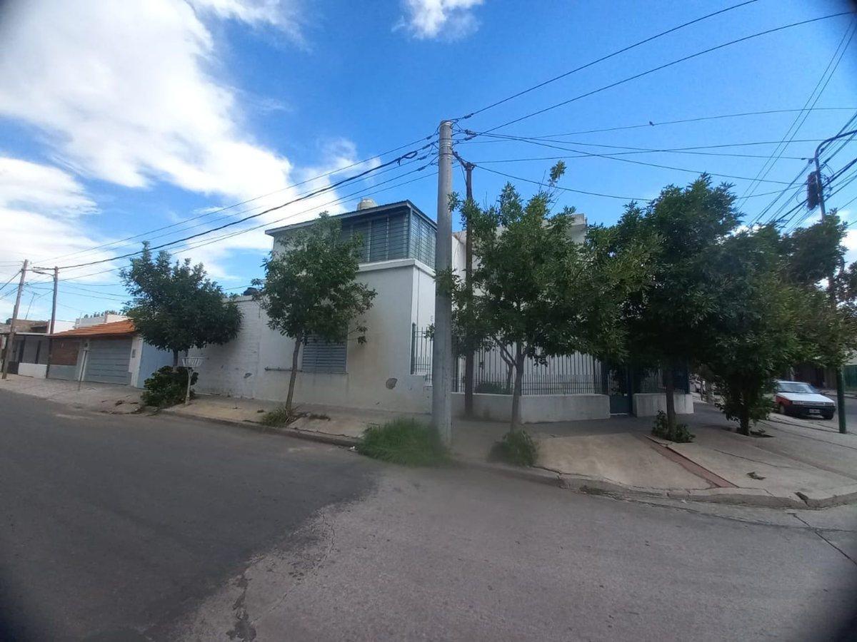 Sarmiento y Gob. Alric 100