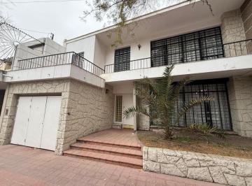 Casa · 234m² · 7 Ambientes · 1 Cochera · Hermosa Casa de Categoría en 5ta Sección