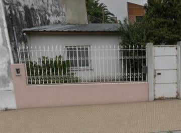 Exterior · Casa Al Frente Valentín Alsina con Jardín