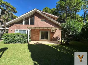 Casa · 265m² · 5 Ambientes · 1 Cochera · Casa en Venta - 4 Dorm. 3 Baños - Pinamar