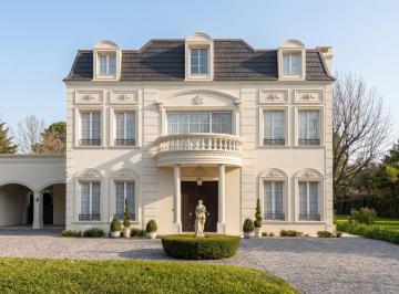 Casa de 10 ambientes, Pilar · Imponente Casa Estilo Francés Sobre Parque de 4.200 m²