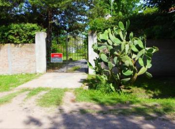 Casa · 70m² · 3 Ambientes · 3 Cocheras · Casa 2 Dorm. con Parque