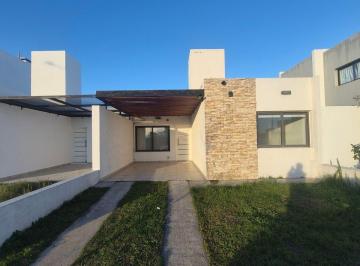 Casa de 4 ambientes, Córdoba · Duplex Alquiler // 2 Dorm. // Patio // Manantiales