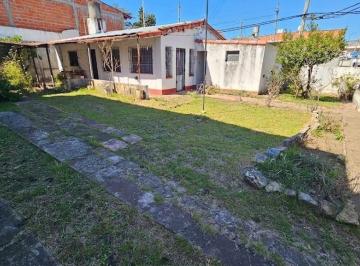 Casa · 77m² · 3 Ambientes · 1 Cochera · Casa en Isidro Casanova