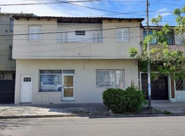 Departamento de 3 ambientes, Morón · ¡Tu Próximo Hogar! Alquiler PH 3 Ambientes Impecable en Morón Centro.